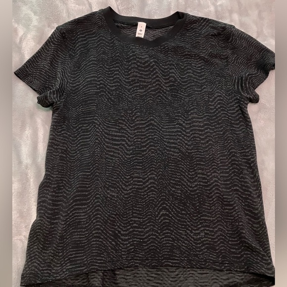 Lululemon black stripped flowy top - Picture 1 of 4